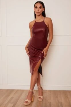 Chi Chi London Figurbetontes Neckholder-Kleid Aus PU, Kurzgröße