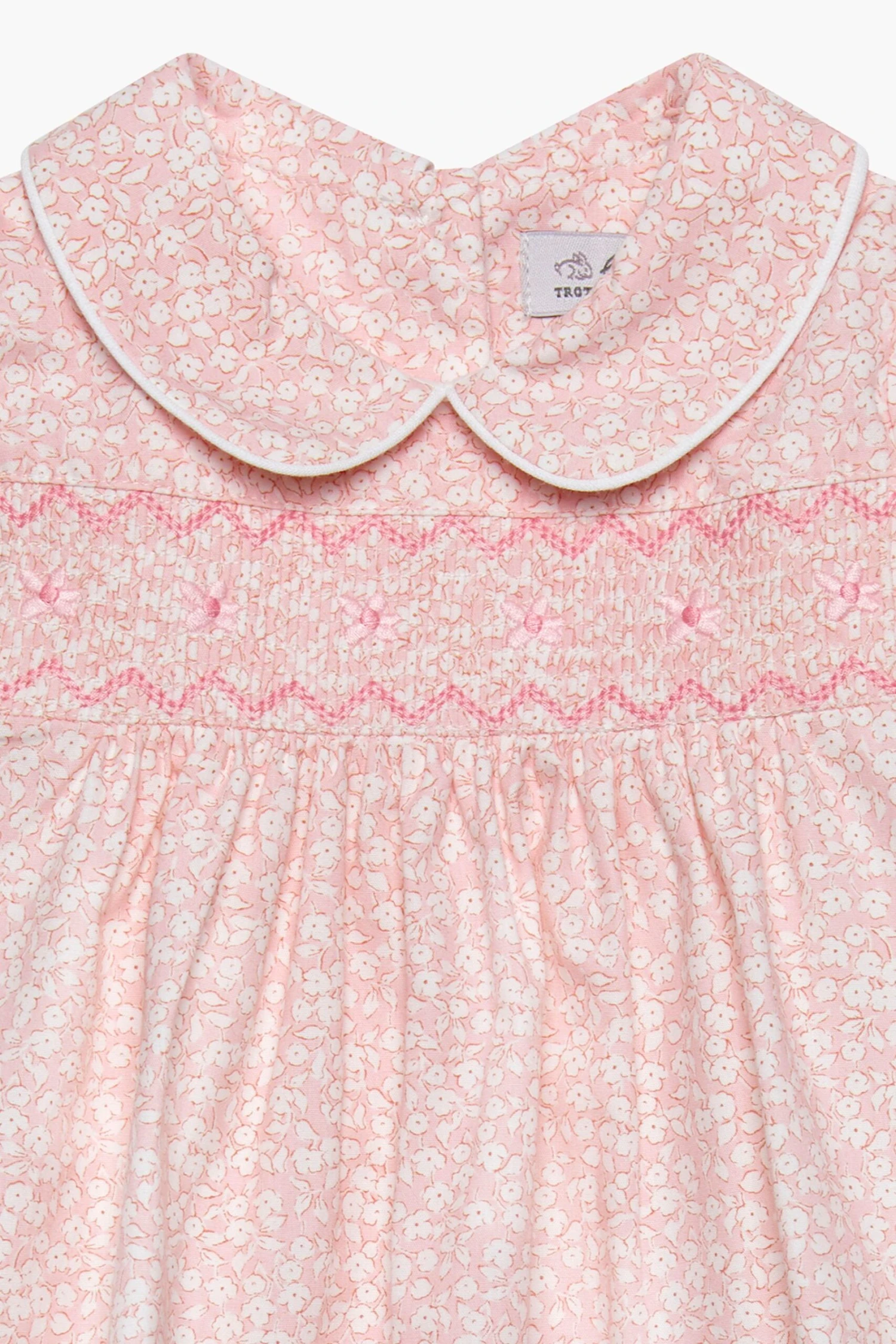 Trotters London Little My First Gesmoktes Kleid Mit Blumenmuster, Rosa 7 Trotters London Little My First Gesmoktes Kleid Mit Blumenmuster, Rosa – Bild 5