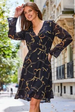 Sosandar Kleid Mit Kettenmuster Und Wickeldesign Vorne