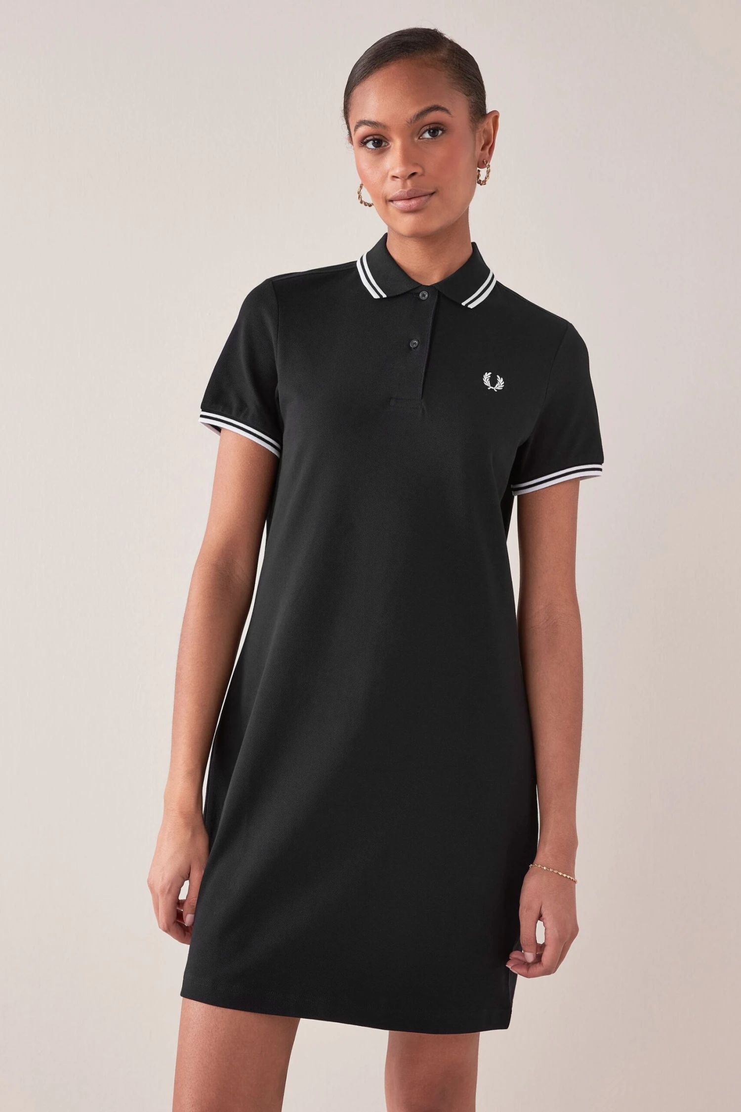 Fred Perry Polohemd-Kleid Mit Doppeltem Kontraststreifen 3 Fred Perry Polohemd-Kleid Mit Doppeltem Kontraststreifen