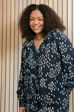 Live Unlimited Curve - Chuck On Plissiertes Kleid Mit Pinselstrichmuster, Steingrau 13 Live Unlimited Curve - Chuck On Plissiertes Kleid Mit Pinselstrichmuster, Steingrau -MONSON Kleidung Geschaft 358333s4