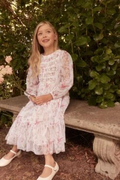Laura Ashley Langärmeliges Kleid Aus Netzstoff Mit Rüschen 12 Laura Ashley Langärmeliges Kleid Aus Netzstoff Mit Rüschen -MONSON Kleidung Geschaft 520422s3