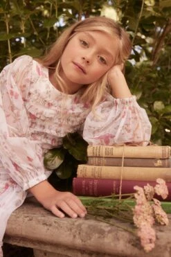 Laura Ashley Langärmeliges Kleid Aus Netzstoff Mit Rüschen 15 Laura Ashley Langärmeliges Kleid Aus Netzstoff Mit Rüschen -MONSON Kleidung Geschaft 520422s6