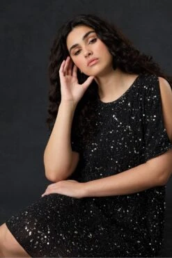 Live Unlimited Curve Verziertes Kleid Mit Schulterausschnitten, Schwarz -MONSON Kleidung Geschaft 574979s4