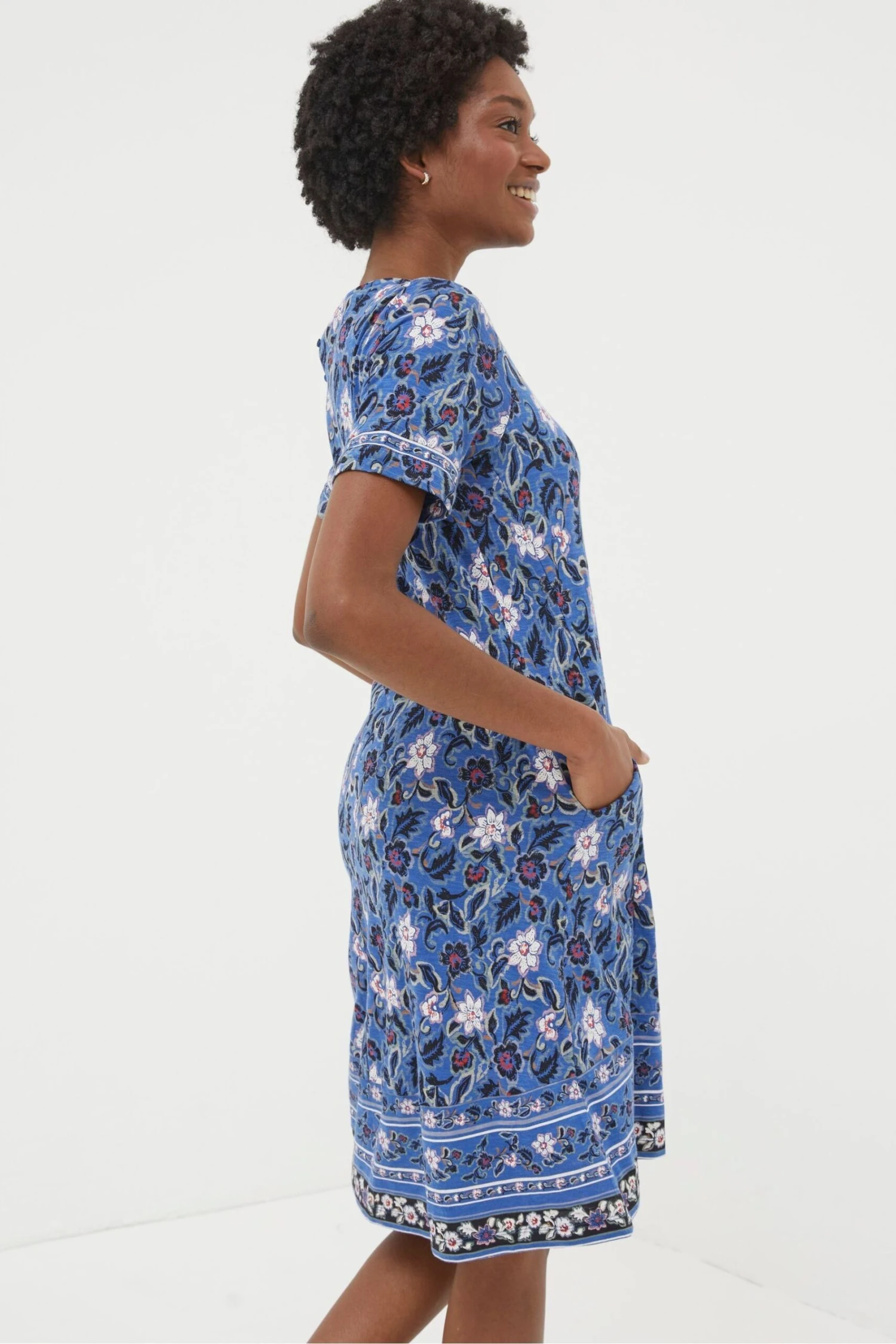 FatFace Simone Mehrlagiges Kleid Aus Geblümtem Jersey 4 FatFace Simone Mehrlagiges Kleid Aus Geblümtem Jersey – Bild 2