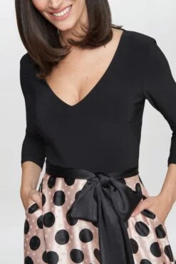 Gina Bacconi Esther Gepunktetes Kleid Aus Satin Und Jersey, Rosa -MONSON Kleidung Geschaft 814950s4