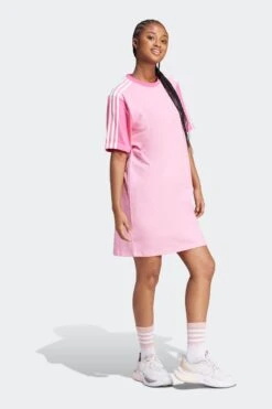 Adidas Sportswear Essentials 3 Streifen Einfaches Jersey Boyfriend T-Shirt-Kleid -MONSON Kleidung Geschaft 949555s3