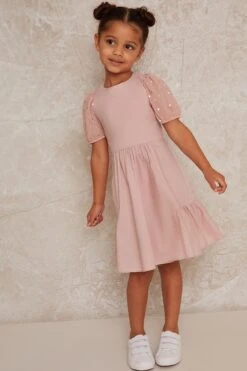 Chi Chi London Kleid Mit Gepunkteten Ärmeln