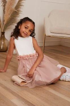 Chi Chi London Mädchen Kleid Mit 3D-Blumendesign -MONSON Kleidung Geschaft 983342s3