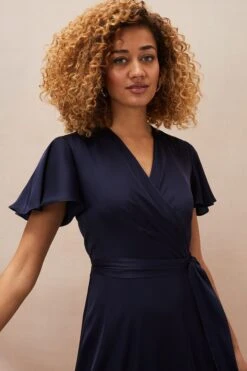 Phase Eight Nancie Kleid Mit Nach Hinten Abfallendem Saum, Blau -MONSON Kleidung Geschaft A91347s3