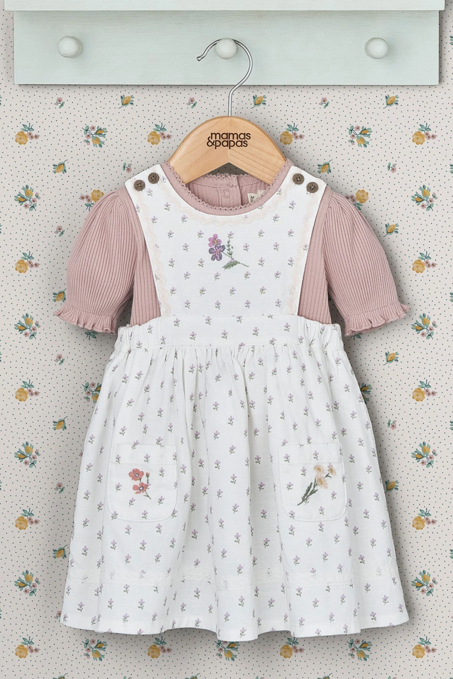 Mamas & Papas X Laura Ashley Rosaes Pinafore Kleid Und T-Shirt Set Mit Blumenmuster 2-teilig 3 Mamas & Papas X Laura Ashley Rosaes Pinafore Kleid Und T-Shirt Set Mit Blumenmuster 2-teilig