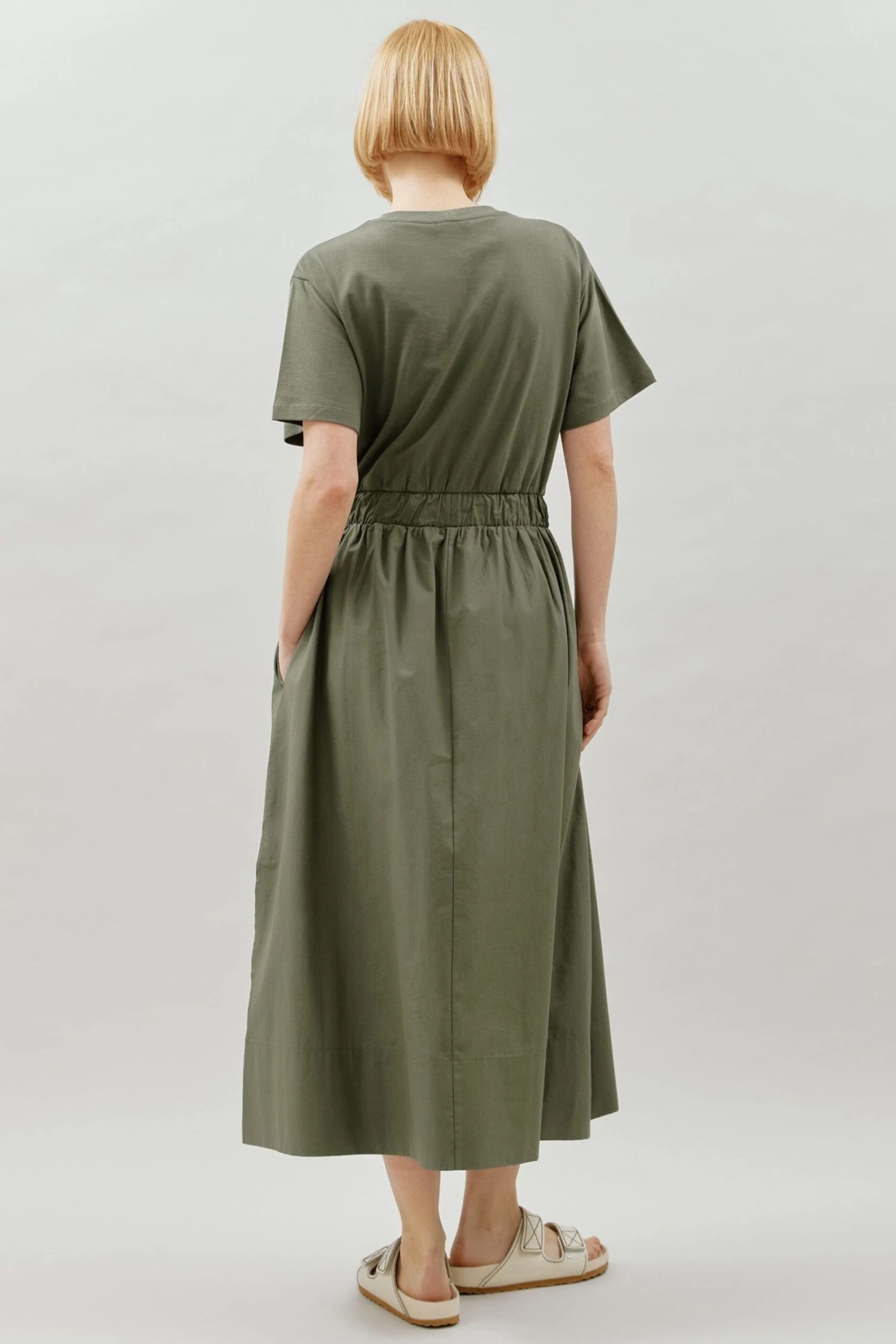 Albaray Gewebtes T-Shirt-Kleid Aus Materialmix, Grün 4 Albaray Gewebtes T-Shirt-Kleid Aus Materialmix, Grün – Bild 2