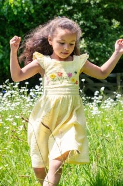 Frugi Seersucker-Kleid Mit Blumendetails, Gelb