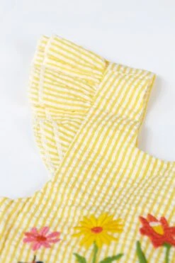 Frugi Seersucker-Kleid Mit Blumendetails, Gelb -MONSON Kleidung Geschaft B26664s5