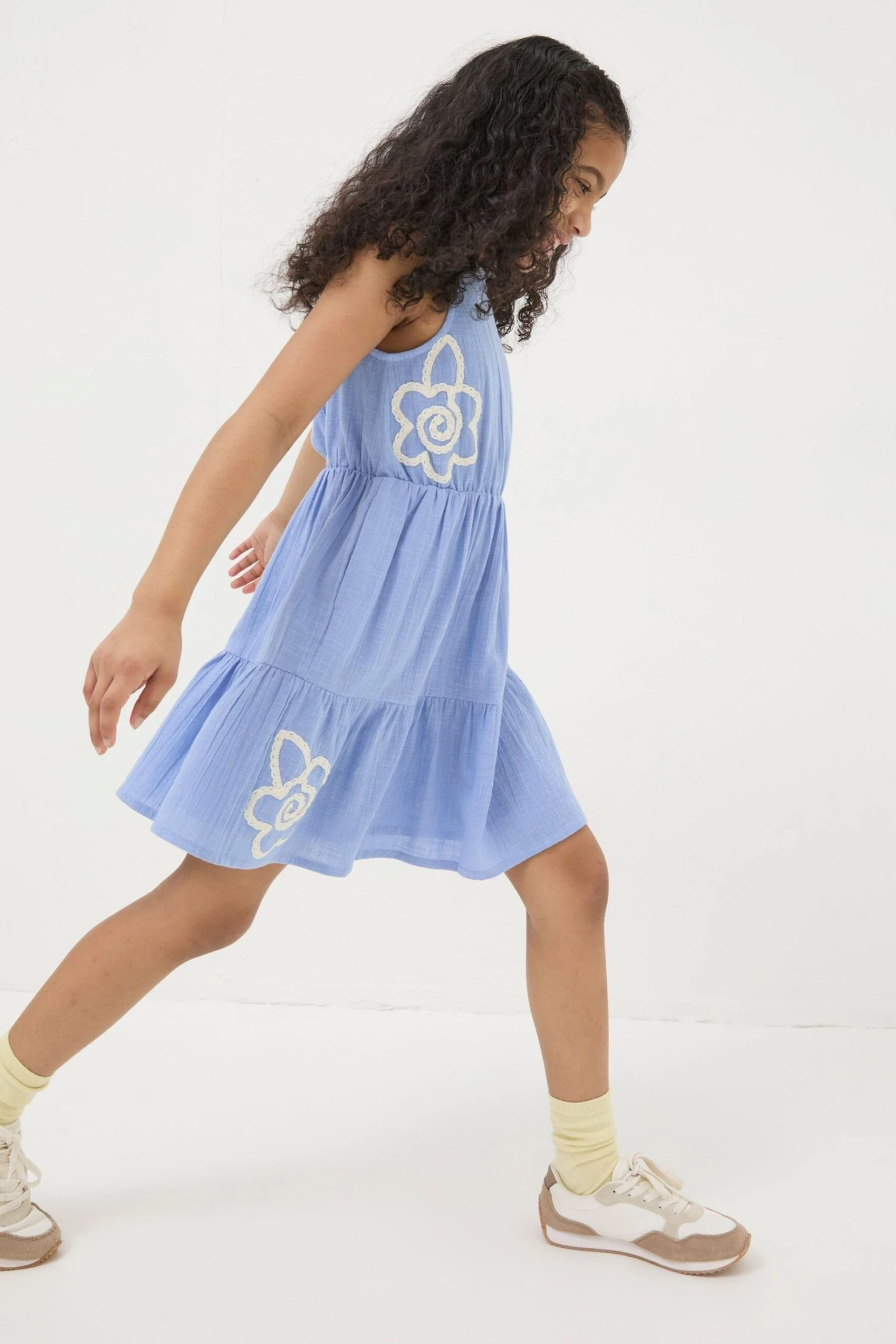 Fatface Gestuftes, Besticktes Kleid 4 Fatface Gestuftes, Besticktes Kleid – Bild 2