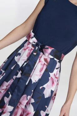 Gina Bacconi Billie Bedrucktes T-Shirt-Kleid Mit Asymmetrischem Saum Und Bindegürtel, Blau -MONSON Kleidung Geschaft B92086s4