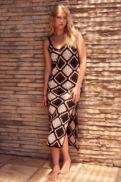 Next Schwarz/weiß - Gehäkeltes ärmelloses Midi Kleid