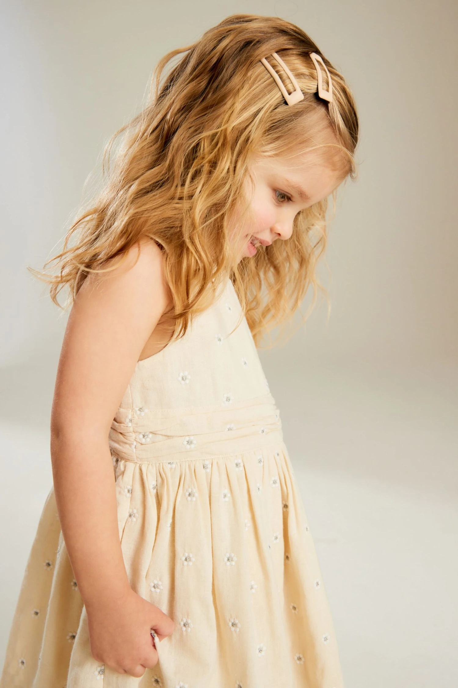 Next Taupefarben - Kleid Mit Gänseblümchenstickerei (3 Monate Bis 8 Jahre) 6 Next Taupefarben - Kleid Mit Gänseblümchenstickerei (3 Monate Bis 8 Jahre) – Bild 4