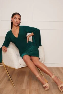 Chi Chi London Figurbetontes Kleid Mit V-Ausschnitt Und Armelschlitzen -MONSON Kleidung Geschaft C88018s3