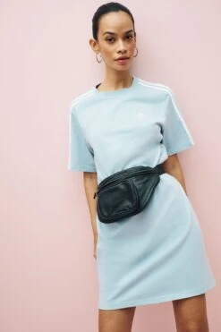 Adidas Sportswear Essentials Boyfriend-T-Shirt-Kleid Mit 3 Streifen -MONSON Kleidung Geschaft D36725s4