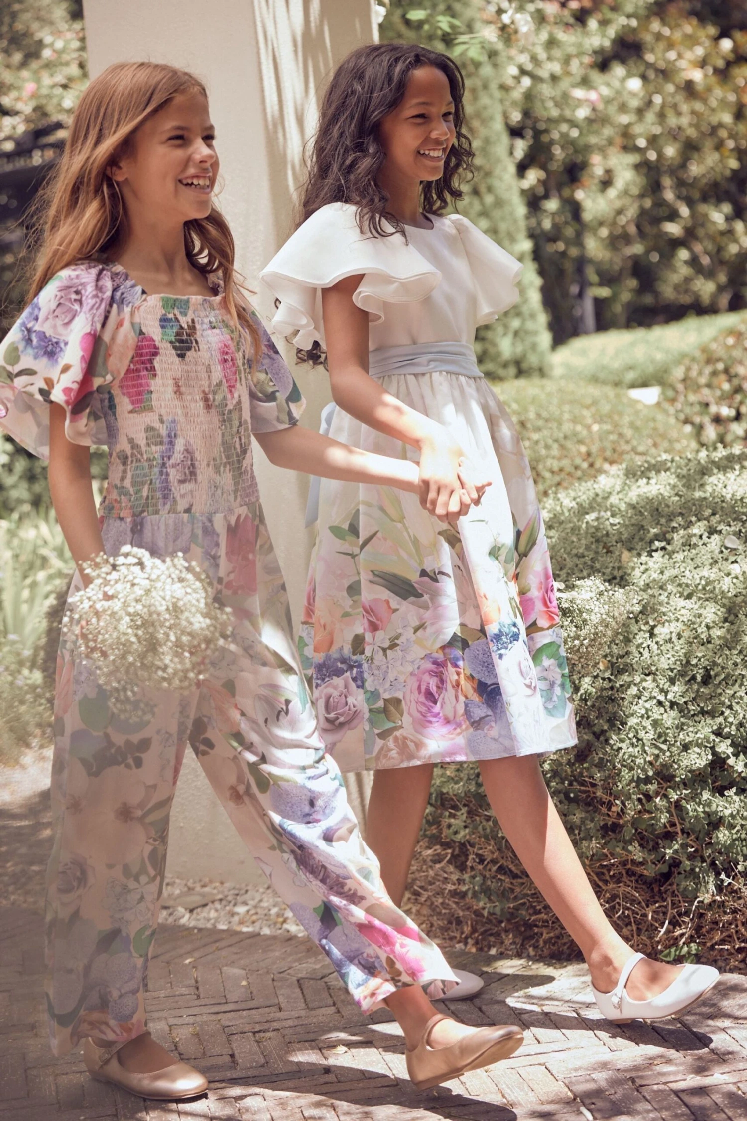 Angel & Rocket Sylvie Bedrucktes Kleid Mit Gerüschten Ärmeln Und Schleife, Weiß 6 Angel & Rocket Sylvie Bedrucktes Kleid Mit Gerüschten Ärmeln Und Schleife, Weiß – Bild 4