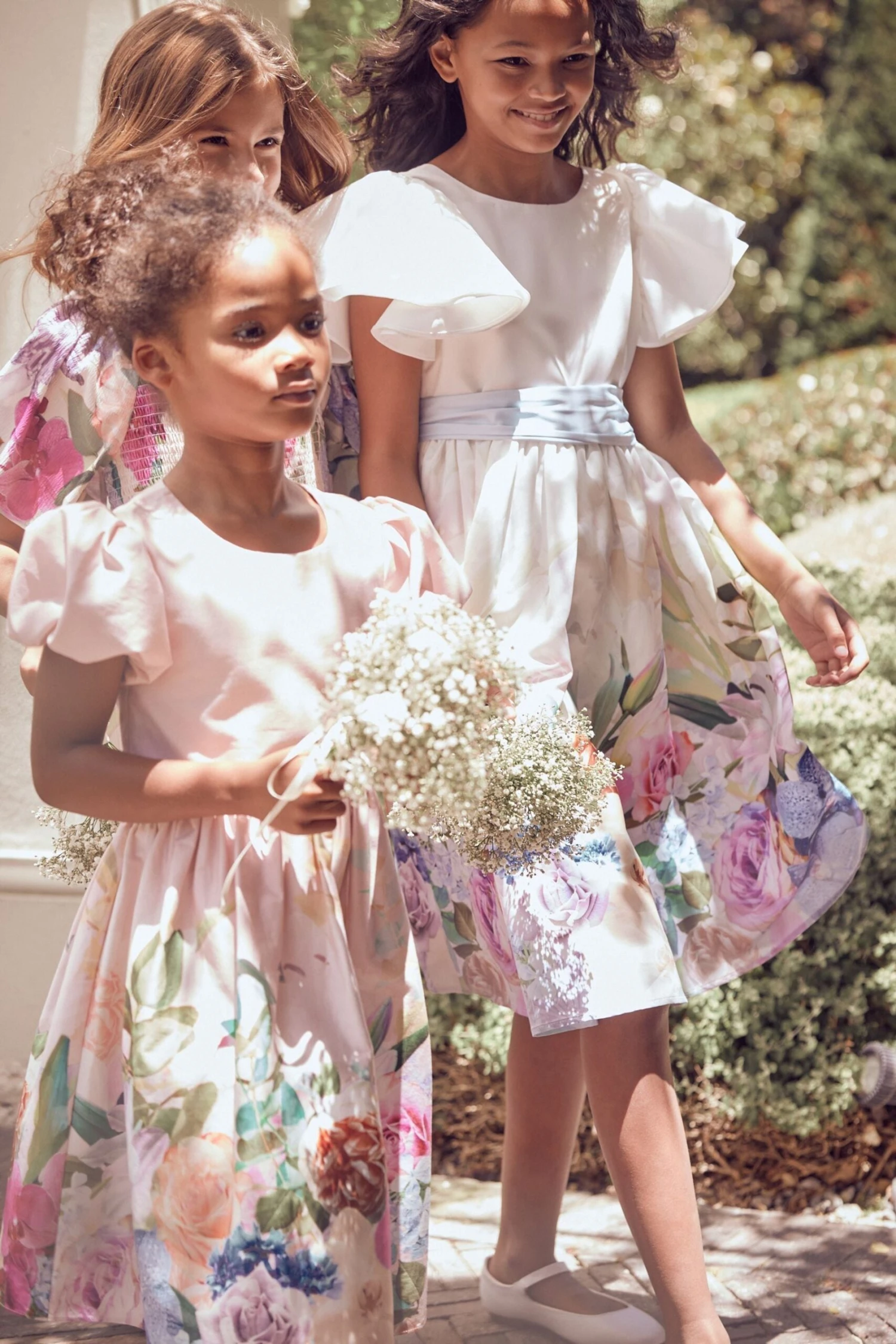 Angel & Rocket Sylvie Bedrucktes Kleid Mit Gerüschten Ärmeln Und Schleife, Weiß 9 Angel & Rocket Sylvie Bedrucktes Kleid Mit Gerüschten Ärmeln Und Schleife, Weiß – Bild 7