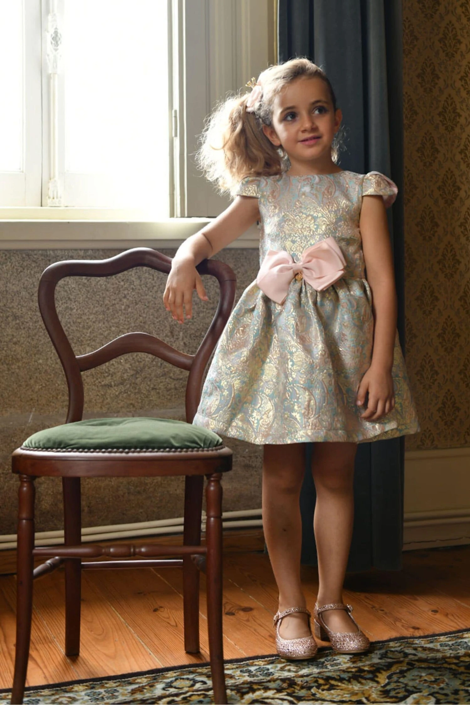 Angels Face Madison Kleid Mit Paisleymuster In Grün-Metallic 6 Angels Face Madison Kleid Mit Paisleymuster In Grün-Metallic – Bild 4