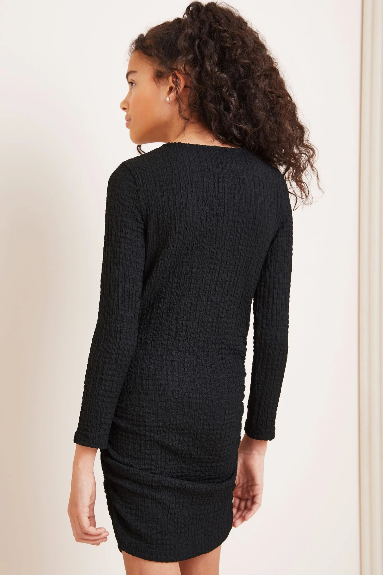 Lipsy Teen Figurbetontes Kleid Mit Raffdesign (9–16 Jahre) 5 Lipsy Teen Figurbetontes Kleid Mit Raffdesign (9–16 Jahre) – Bild 3