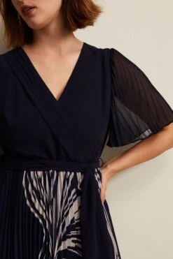 Phase Eight Abigail Bedrucktes, Plissiertes Midaxi-Kleid, Schwarz -MONSON Kleidung Geschaft K82288s4