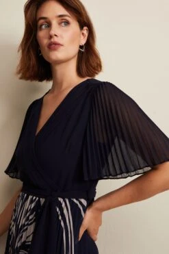 Phase Eight Abigail Bedrucktes, Plissiertes Midaxi-Kleid, Schwarz -MONSON Kleidung Geschaft K82288s5