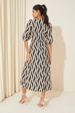 Friends Like These Kleid Mit V-Ausschnitt, Puffärmeln Und Gesmokter Taille -MONSON Kleidung Geschaft K85429s4