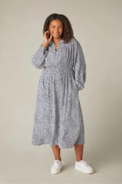 Live Unlimited Curve Grau Leaf Bedruckt Shirred Waist Midaxi Kleid