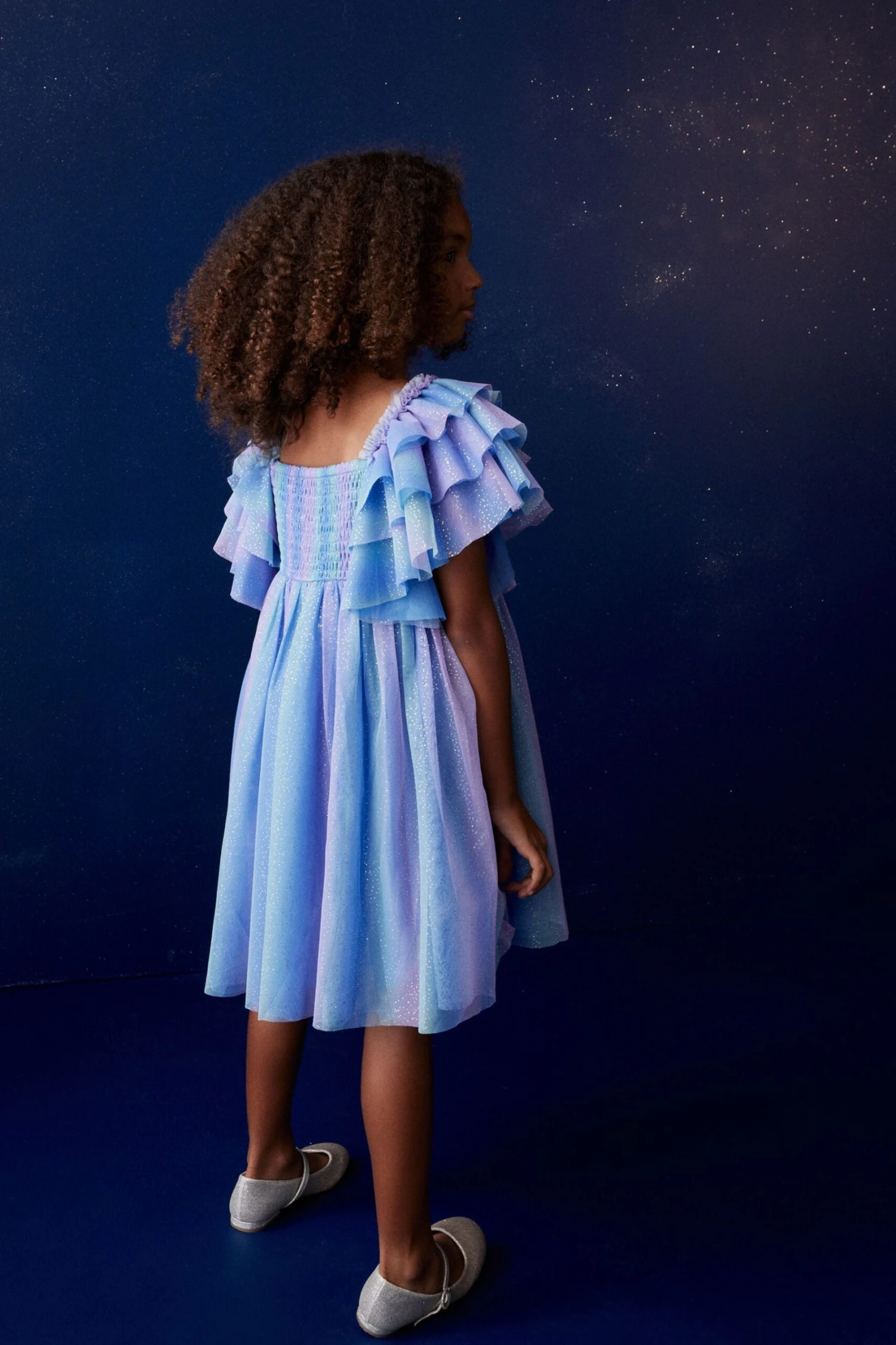 Next Violett/Blau Glitzernd - Party-Kleid Aus Netzstoff Mit Rüschenärmeln (3–16 Jahre) 4 Next Violett/Blau Glitzernd - Party-Kleid Aus Netzstoff Mit Rüschenärmeln (3–16 Jahre) – Bild 2