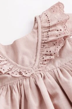 Next Baby Kleid Mit Lochstickereien (0 Monate Bis 2 Jahre) -MONSON Kleidung Geschaft N34 647s9