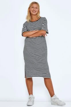 Noisy May Midi-T-Shirt-Kleid In Oversize Fit -MONSON Kleidung Geschaft N50524s5