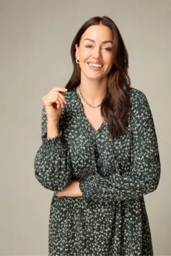 Live Unlimited Curve Jersey-Kleid In Kurzgröße Mit Blümchenmuster Und Geraffter Taille, Grün -MONSON Kleidung Geschaft N54518s3