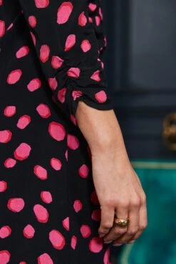 Sosandar Ausgestelltes Kleid Mit Punktemuster Und Raffung An Der Taille -MONSON Kleidung Geschaft N60963s4