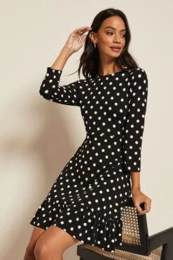 Friends Like These Ausgestelltes Kleid Mit Rundhalsausschnitt Und 3/4-Ärmeln -MONSON Kleidung Geschaft Q25321s4