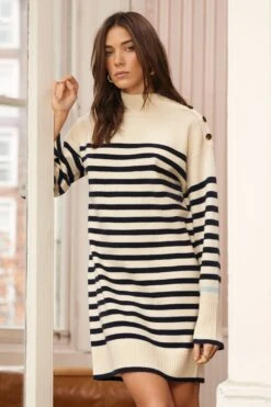 Love & Roses Gemütliches Strickkleid Mit Weiter Stehkragen Und Knopfleiste An Der Kleid