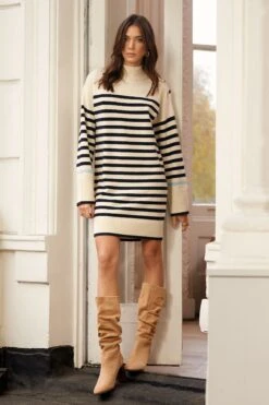 Love & Roses Gemütliches Strickkleid Mit Weiter Stehkragen Und Knopfleiste An Der Kleid -MONSON Kleidung Geschaft Q57186s4