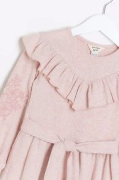 River Island Mädchen Kuscheliges Kleid Mit Stickerei 8 River Island Mädchen Kuscheliges Kleid Mit Stickerei -MONSON Kleidung Geschaft Q88479s3