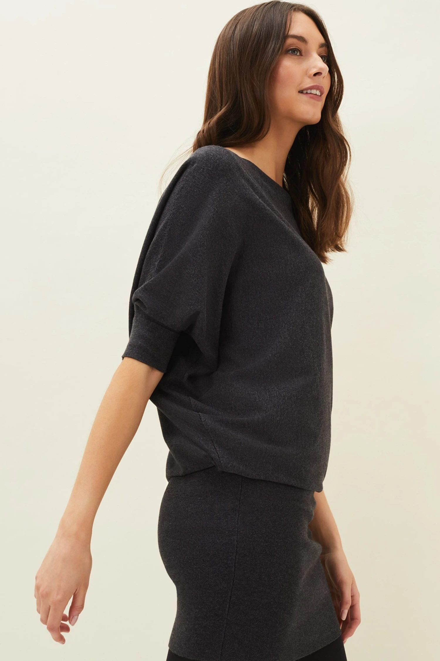 Phase Eight Becca Gestricktes Kleid Mit Fledermausärmeln, Grau 4 Phase Eight Becca Gestricktes Kleid Mit Fledermausärmeln, Grau – Bild 2