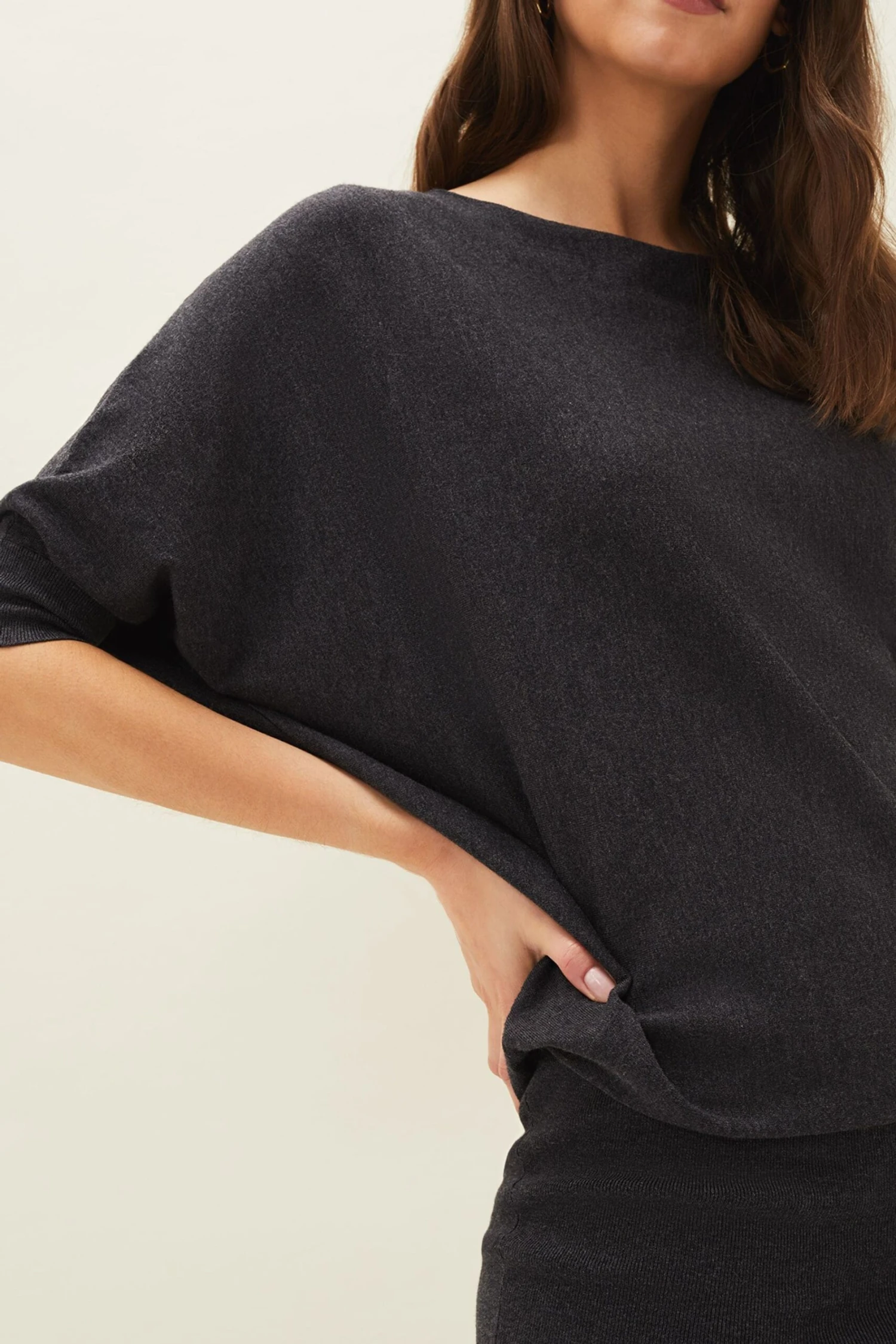 Phase Eight Becca Gestricktes Kleid Mit Fledermausärmeln, Grau 7 Phase Eight Becca Gestricktes Kleid Mit Fledermausärmeln, Grau – Bild 5