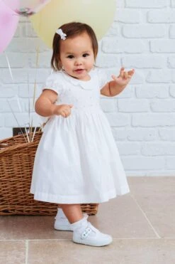 Trotters London Little Willow Rose Hand Gesmoktes Kleid, Weiß -MONSON Kleidung Geschaft U39347s4